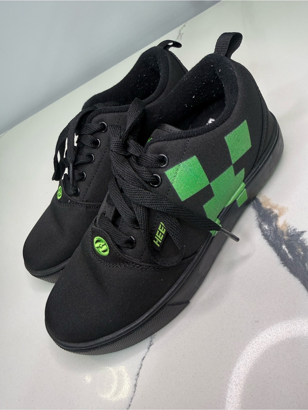 Heelys Pro 20 Minecraft Black Skate Shoes With Wheels Youth 4